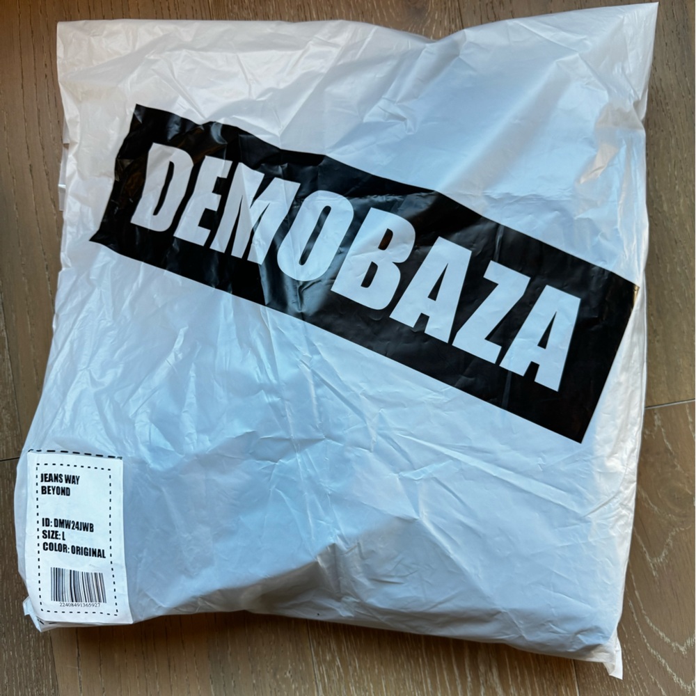 DEMOBAZA | JEANS WAY BEYOND  LIMITED EDITION Large NWT - Picture 8 of 8